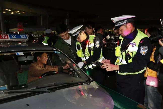 中秋節期間, 將嚴查這四種交通違章行為, 一經發現吊銷駕證