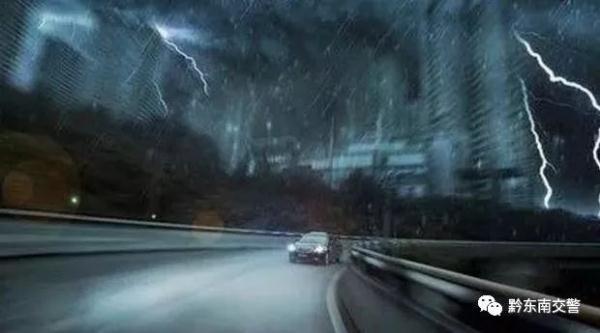 雨天行車有哪些注意事項_雨天安全行車注意事項大全