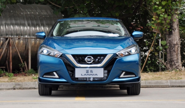 藍(lán)鳥(niǎo)怎么樣 車身時(shí)尚、省油耐用、車輛保值率很高