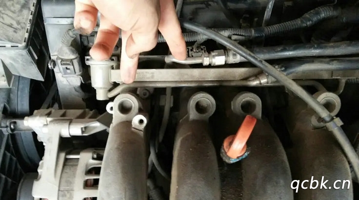 汽車(chē)回油管的位置在哪里