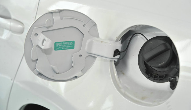 汽車油箱蓋彈不起來(lái)怎么辦