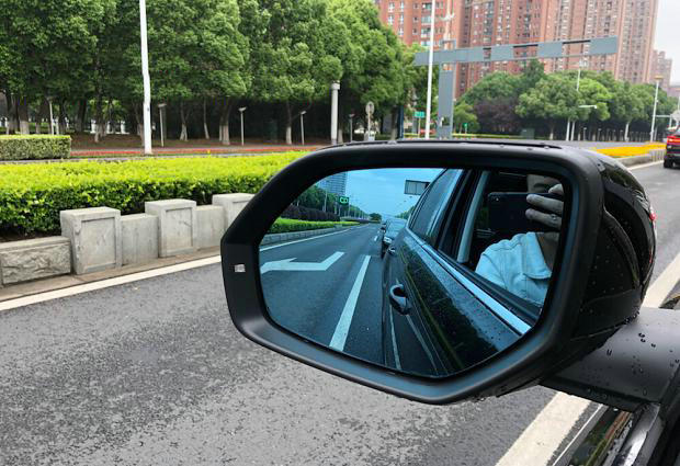榮威RX8后視鏡折疊怎么關閉