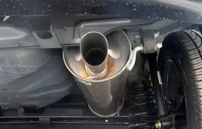 汽車排氣管漏氣怎么修復