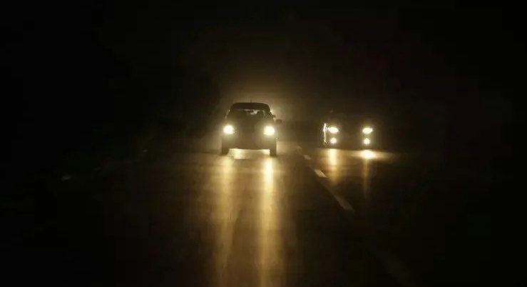 晚上開(kāi)車(chē)開(kāi)什么燈