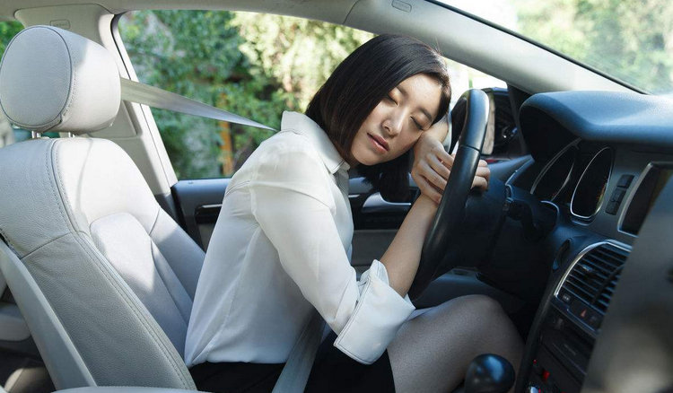 晚上在車(chē)上睡覺(jué)要注意什么