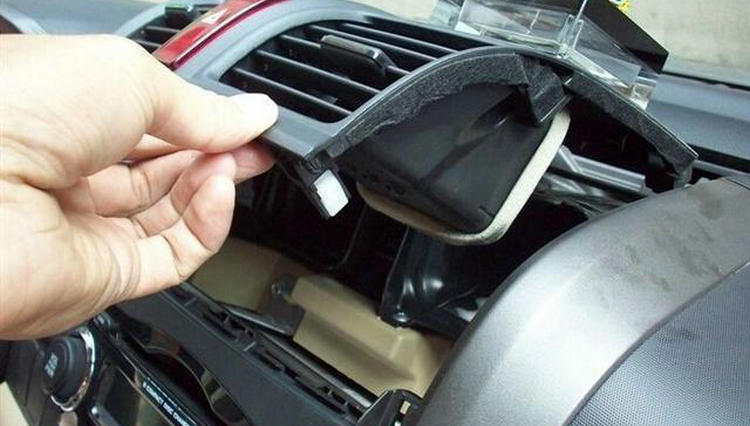 汽車開(kāi)暖風(fēng)有股燒焦味怎么回事