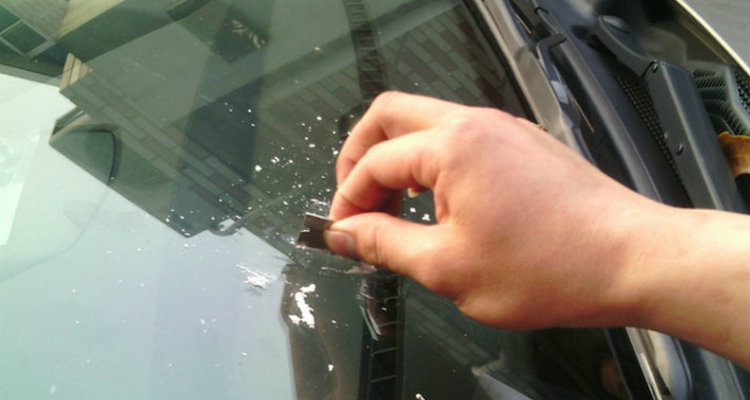 汽車前擋風玻璃膜怎么撕掉