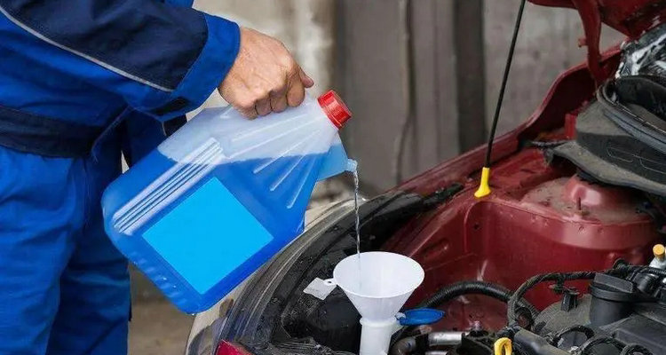 汽車(chē)玻璃水可以加洗潔精嗎