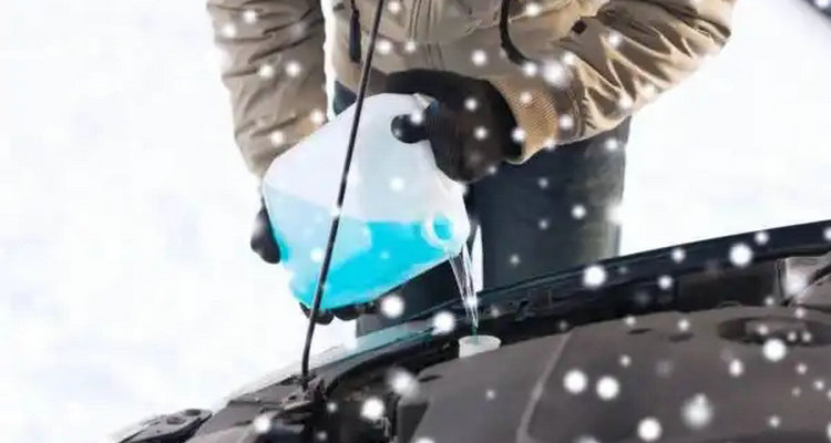 汽車發動機冷卻液可以加水嗎