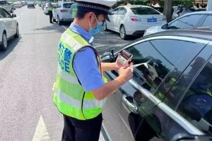 違停扣多少分罰款多少，具體看處于什么地方（市區(qū)違停只罰款200元不扣分）標(biāo)志圖片