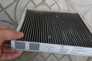 凱美瑞空調濾芯在什么地方 在副駕駛手套箱的內側