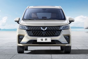 七座商務車10萬以內 五菱佳辰售價6萬(搭載1.5T發動機)