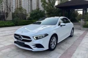 奔馳a是三缸還是四缸 是四缸發動機（1.3T渦輪增壓發動機）