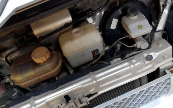 汽車冷卻系統中主要機件 發動機水箱怎么樣