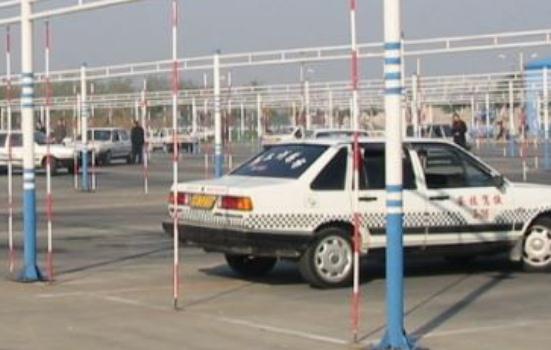 學(xué)車c1和c2哪個(gè)好，C1更受歡迎