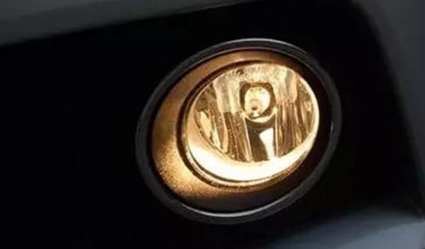 什么是車前霧燈，鹵素黃色光霧燈（穿透能力強）