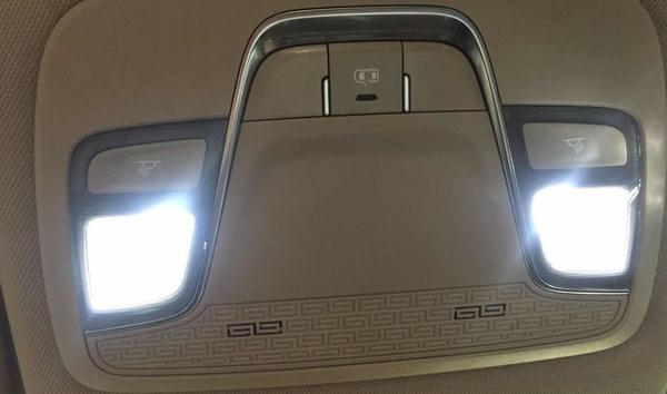 什么是觸摸式閱讀燈，方便于車內照明（根據需要開啟或關閉）