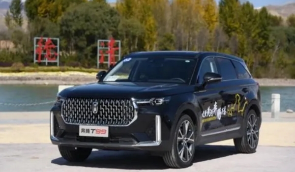 2022奔騰t99車主真實口碑，車身霸氣內飾高端