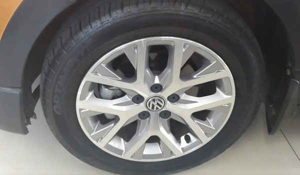 大眾Polo的輪轂是什么型號(hào) 輪轂為15英寸(輪胎尺寸為185/65 r15)