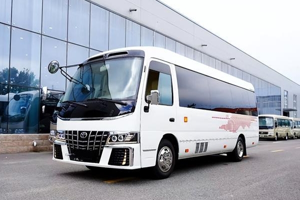 豐田考斯特9座商務(wù)車多少錢，市場報價90萬起（裸車最高優(yōu)惠12萬）