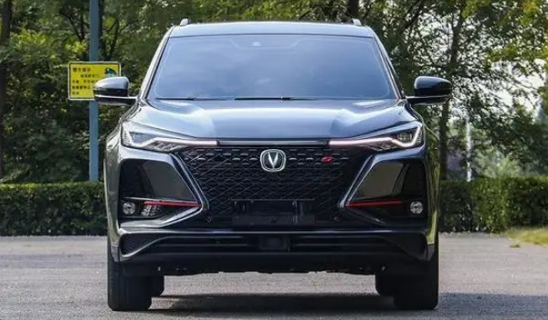 長安cs75plus藍鯨版2022款參數(shù) 搭載2.0T發(fā)動機(車身長達4.7米)