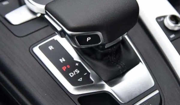 自動擋車點火時應該掛什么檔位 需要使用P檔（有效保護變速箱）