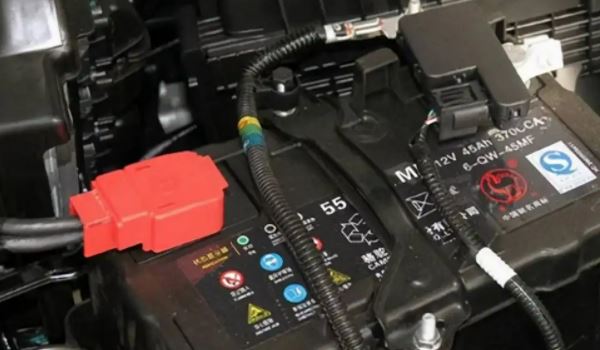 汽車蓄電池幾年換一次 每隔3-5年更換一次（具體以使用情況為準）