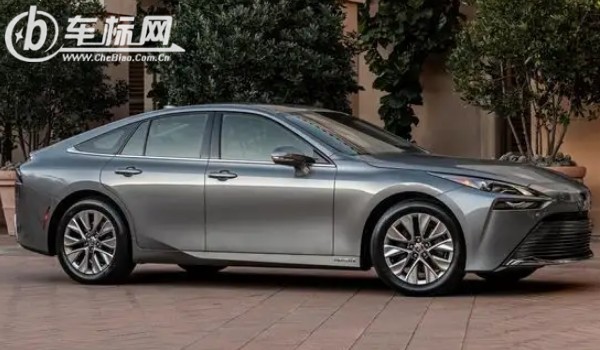 豐田亞洲龍屬于什么級(jí)別的車 屬于中型轎車(車身長(zhǎng)達(dá)4990mm)