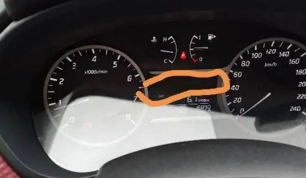 avg汽車儀表盤什么意思 是車輛的數據平均值（作為參考使用）