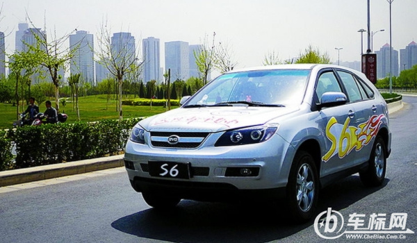 比亞迪s6怎么樣 比亞迪s6車(chē)身霸氣/動(dòng)力充足