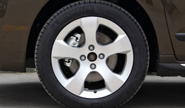 標致3008輪胎型號規格 輪胎尺寸225/50 r17(輪轂尺寸17寸)