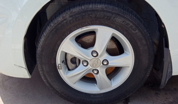 現代悅納輪胎尺寸是多少 輪胎規格為195/55 r16