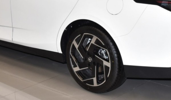 長安逸達輪胎尺寸多少 輪胎規格為225/45 r18