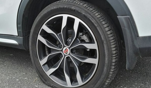 榮威rx5輪胎規格尺寸 235/45 r19(胎寬235mm)