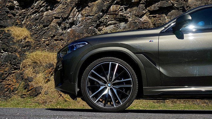 全副武裝的德系戰艦 BMW全新X6評測 