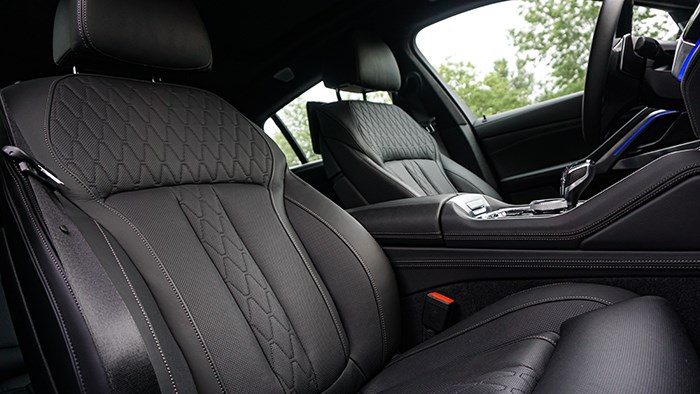全副武裝的德系戰艦 BMW全新X6評測 