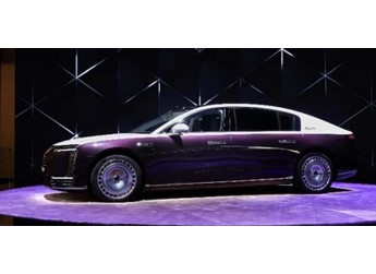 成都車展引高端車圈關(guān)注，尊界S800憑科技與品質(zhì)圈粉千金團(tuán)