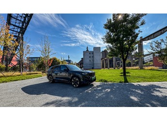 只做焦點 2025款寶馬旗艦級混動SUV XM Label 封面圖