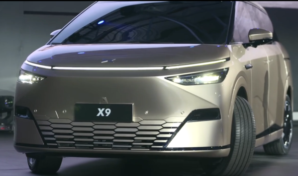 小鵬X9實(shí)車亮相！全球首款后輪轉(zhuǎn)向MPV 將參加廣州車展